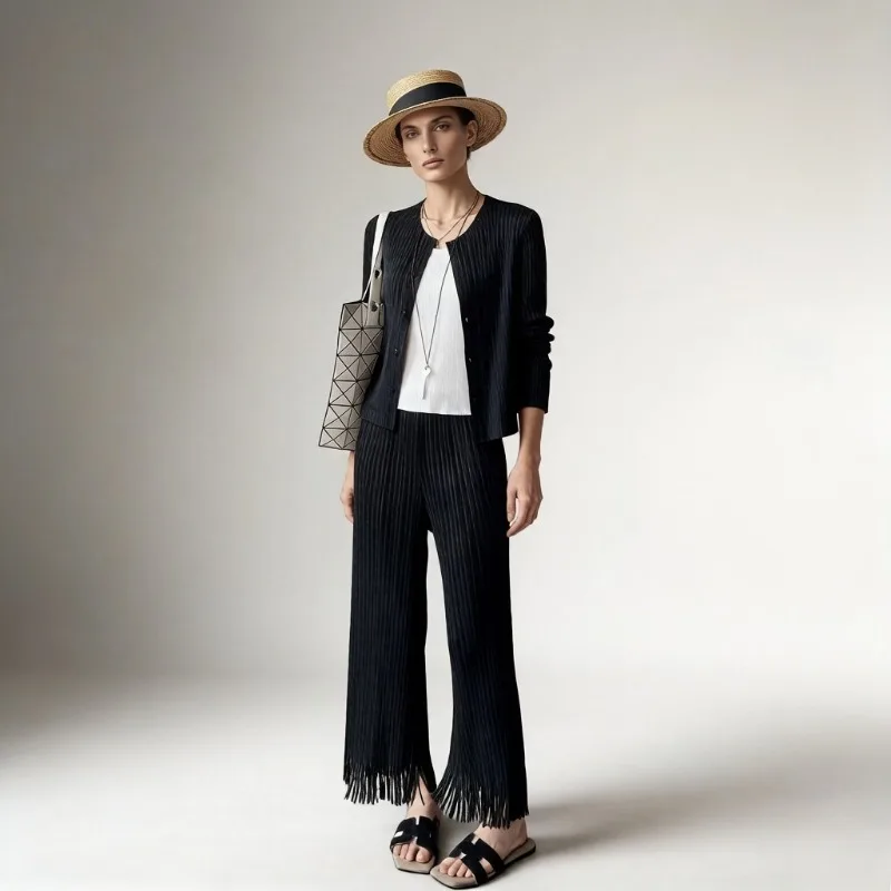 

Комплект плиссированных брюк Miyake: Женский повседневный костюм с плиссировкой, новинка 2026 года, модный простой стиль, однотонный жакет с бахромой и длинными рукавами + брюки