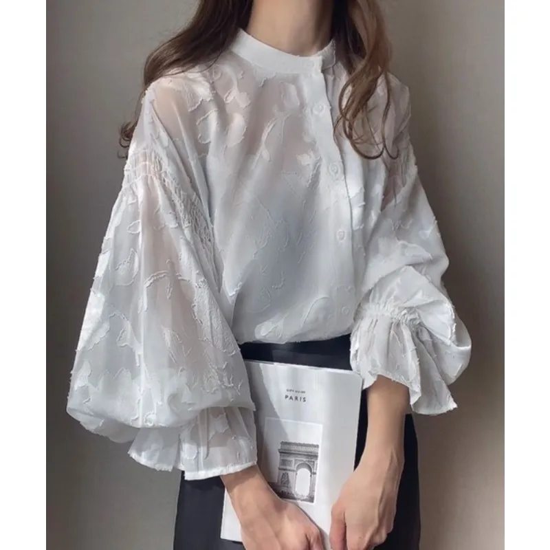 2023 Frühjahr Neues transparentes Hemd mit Blumen-Jacquard-Laternenärmeln vorne und hinten