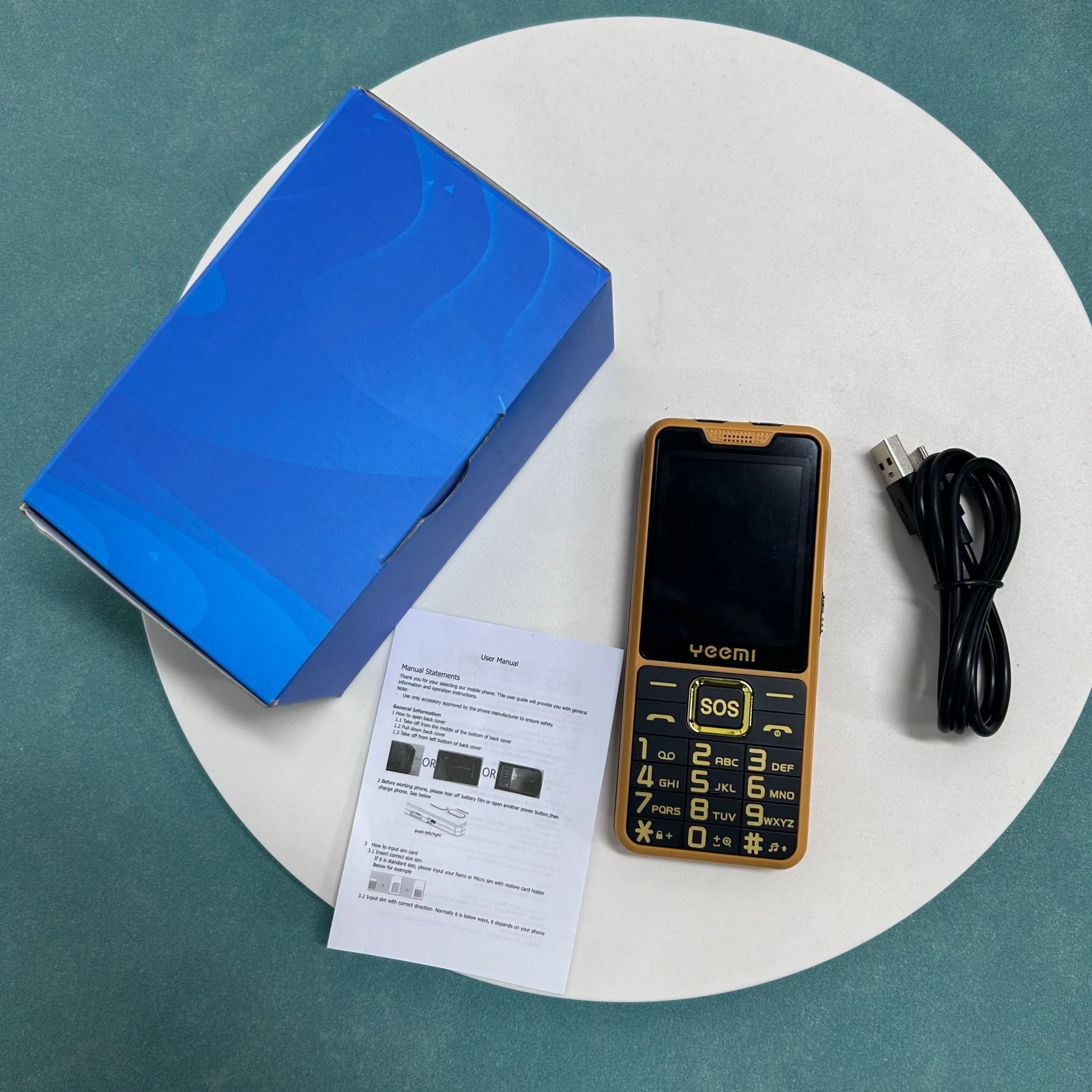 YEEMI K3 Super Thin Mobile Phone 2.4inch HD Screen GSM 2G Dual SIM Card Long Standby Flashlight Camera Type-C Button Phone