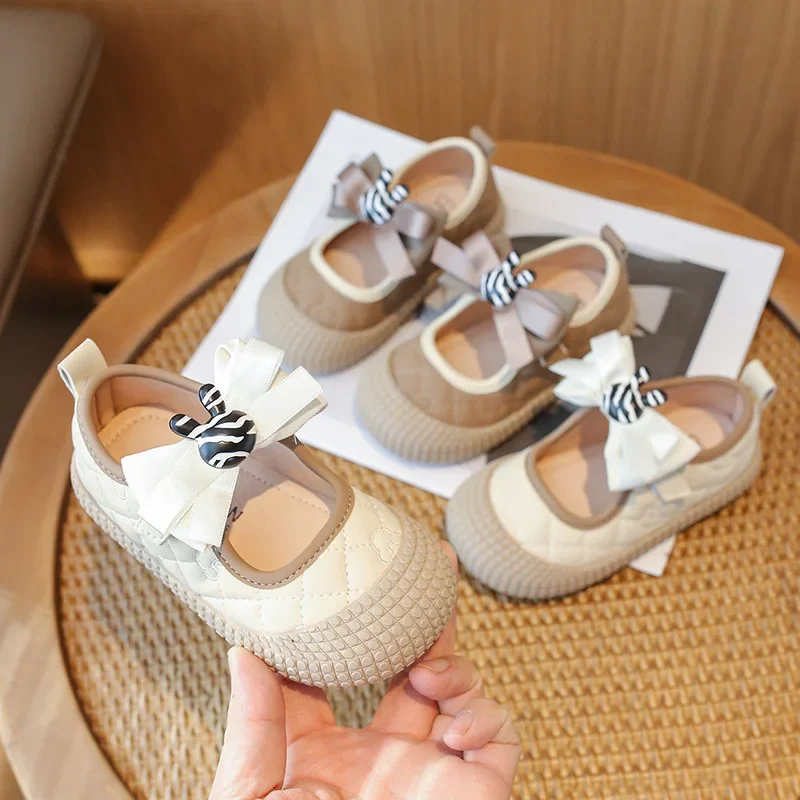 

2024 Spring New British Leather Shoes Children's Princess Shoes for Girls with A Trendy Soft Sole and Shallow Mouth Sweet Flats