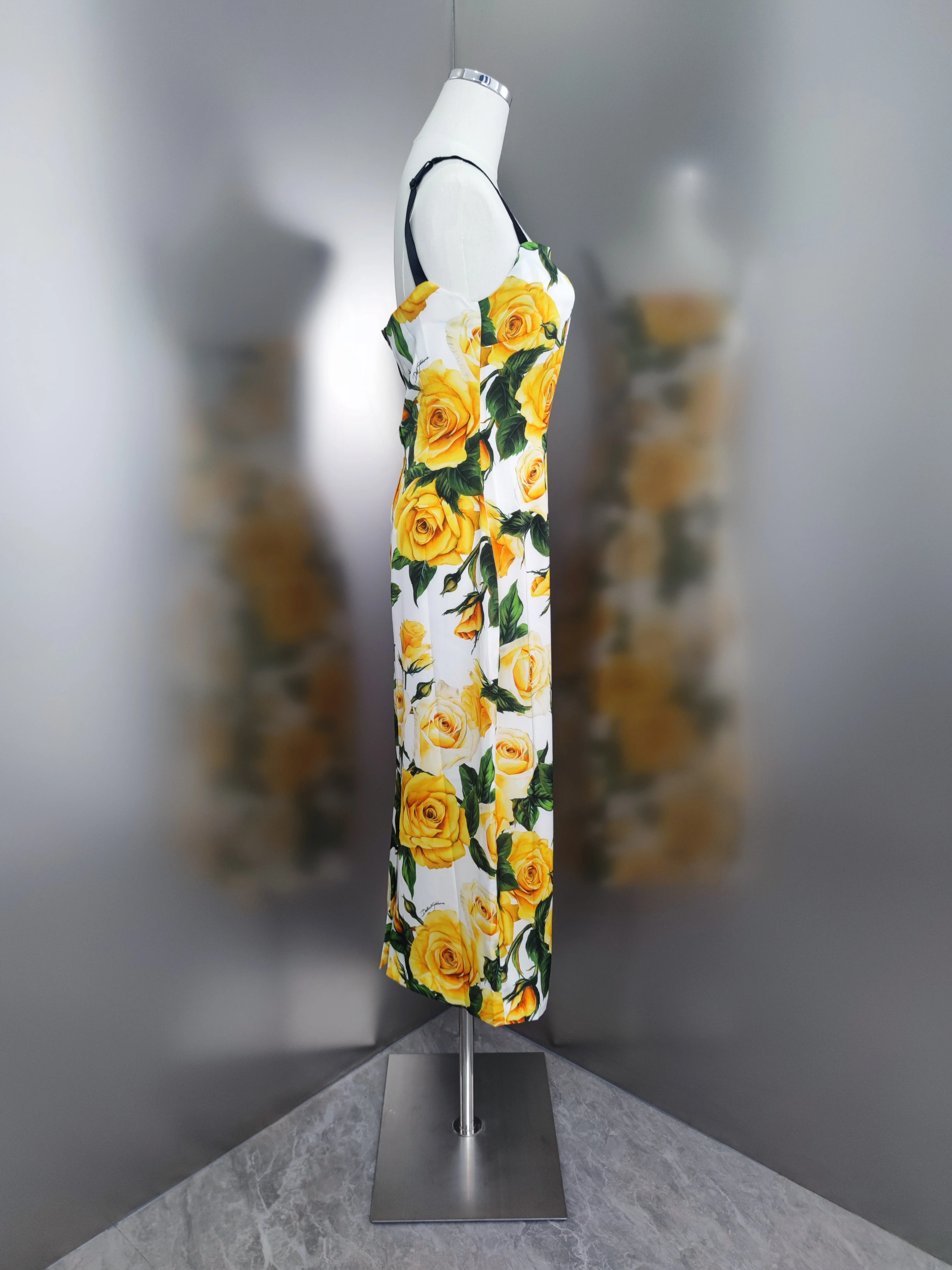 100% Mulberry Silk Halter Dress 2024 Summer Casual Style for Women Yellow Rose Print Mulberry Silk Halter Dress