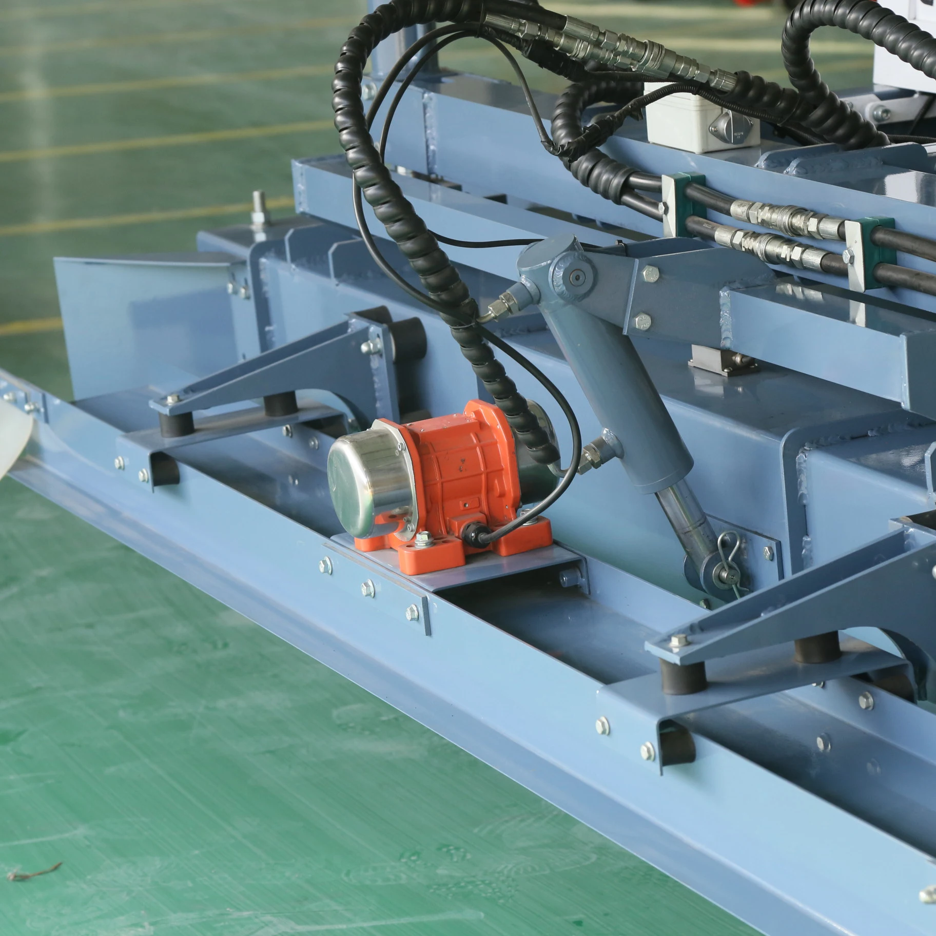Customized New Good Quality Fully Automatic Four Wheel Boom Laser Screed Concrete Vibratory Laser Screed Machine For Sale