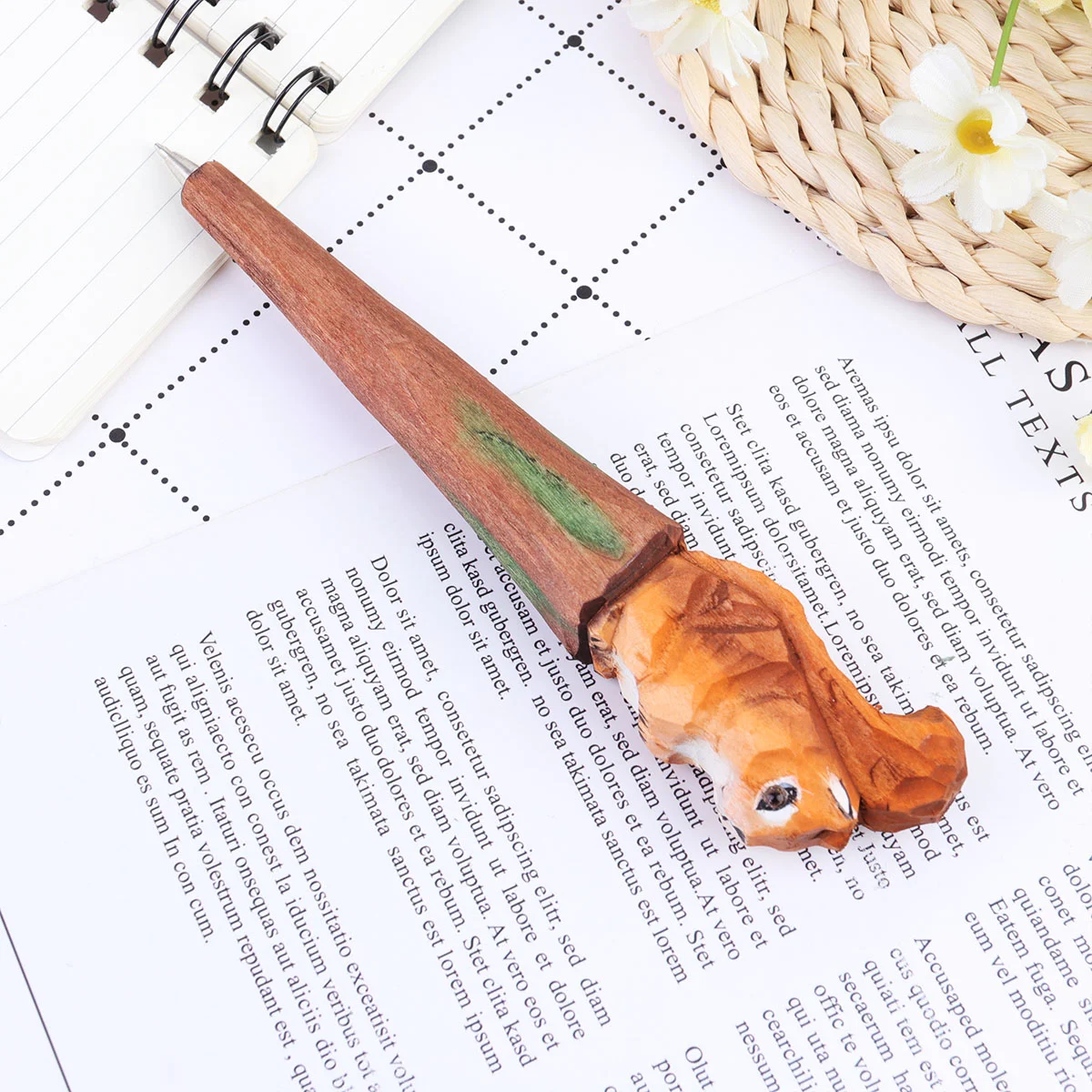 Pure Handmade Wood Carving Animal Pen Creative Wood Carving Squirrel Ballpoint Pen Replaceable Refill Gel Pen for Students