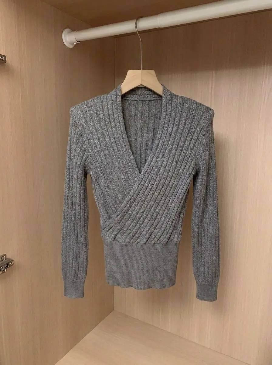 2026 New Women's Cross V-neck Long Sleeve Knitted Sweater Slim Fit Overhead Citywalk Base Shirt Top French Style Pure Color