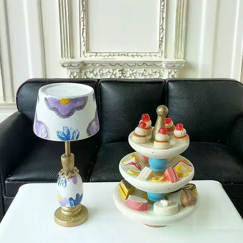 1/12 Casa delle bambole Lampada da tavolo in legno Lampada da comodino Molde Accessori per mobili per la casa delle bambole Decor Bambini Giochi di imitazione Giocattoli Regalo