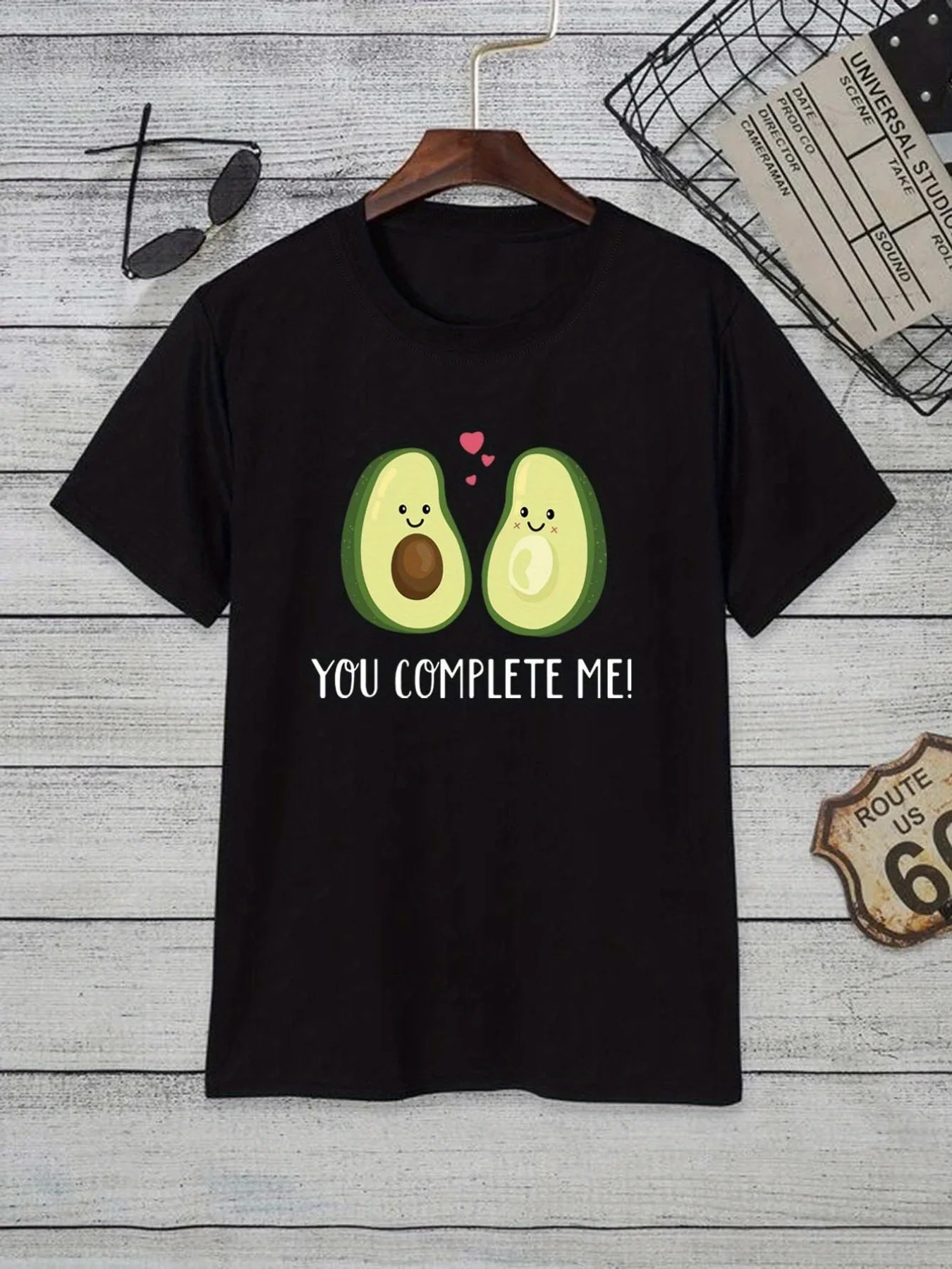 Kaus Grafis Vibrant You Complete Me - Leher Kru Lembut Sedikit Melar, Kemeja Musim Panas Pria Bernapas