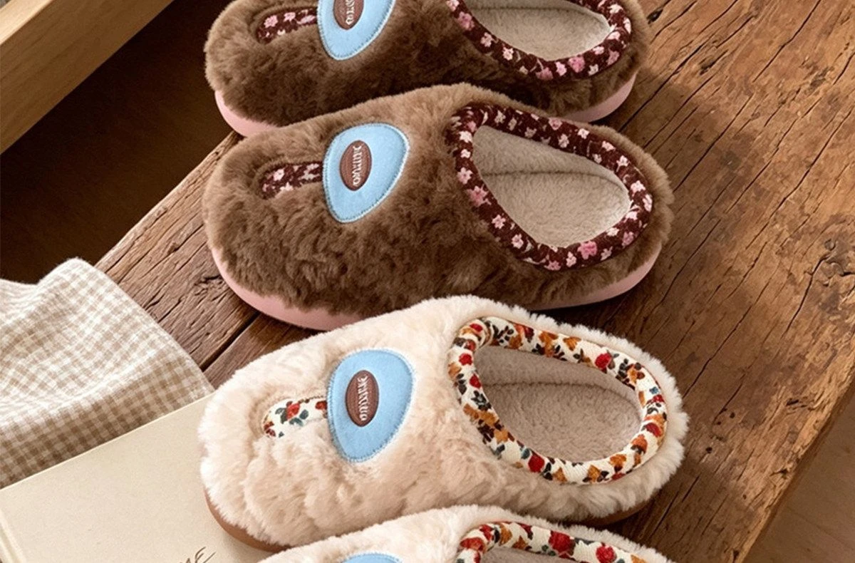 Designer-Hausschuhe mit Blumenmuster, flauschige Damen-Pilz-Hausschuhe, kreative Indoor-Schuhe, klobige flache flauschige Slides für Damen – Detail 17