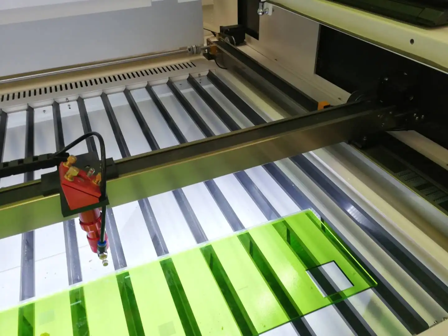 Easy Operation Wood Acrylic Cloth Glass Laser Cutter Engraver 80w 100w 150w Ruida 6445g Controller 1390 Laser Cutting Machine