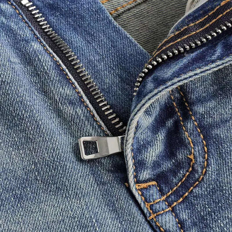 Fashionable new men's jeans with bead embellishments, washed with nostalgia, perforated with bead patches, light blue jeans, hig