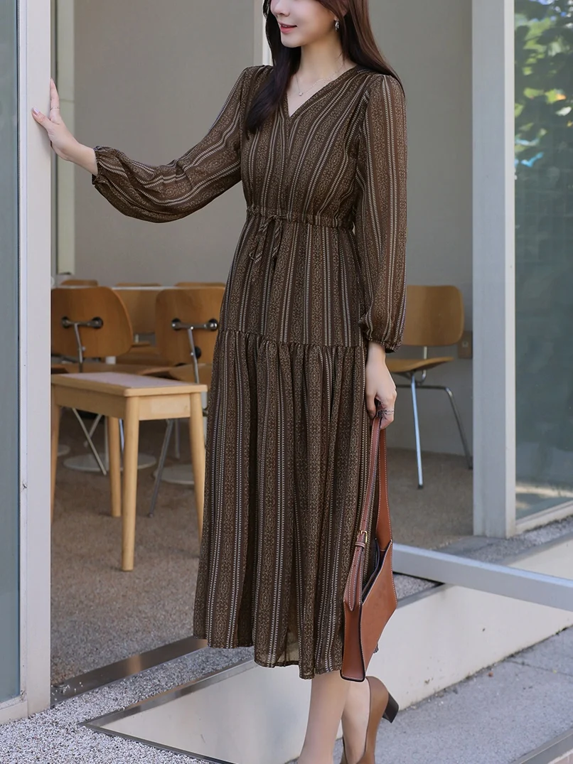 

Retro V-neck Long Sleeve Lantern Dress Korean Style plus Size Women's Fashion Print High Waist Slimming Commute Dress