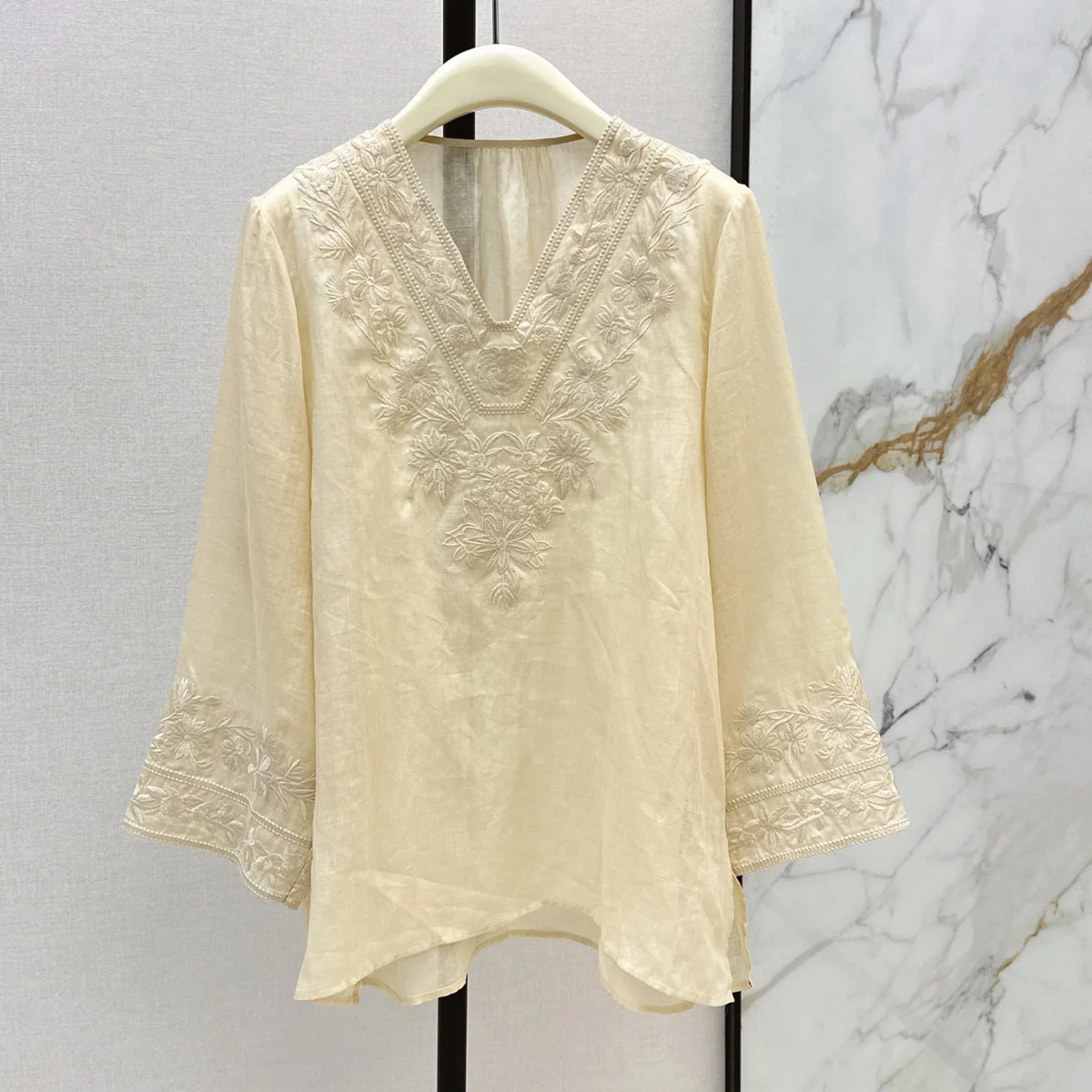 High Quality Women V Neck Floral Embroidery Three Quarter Flared Sleeve Loose Casual Long Sleeve Top lyt26726105