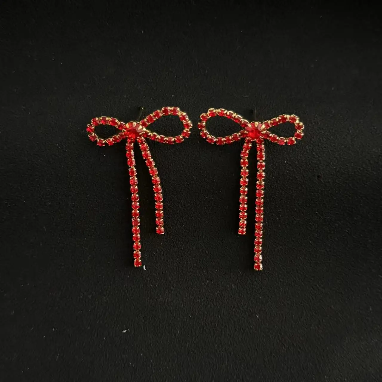 Hot selling new item, niche super sparkling diamond studded bow earrings, female sweet tassel hollow out simple earrings and ear