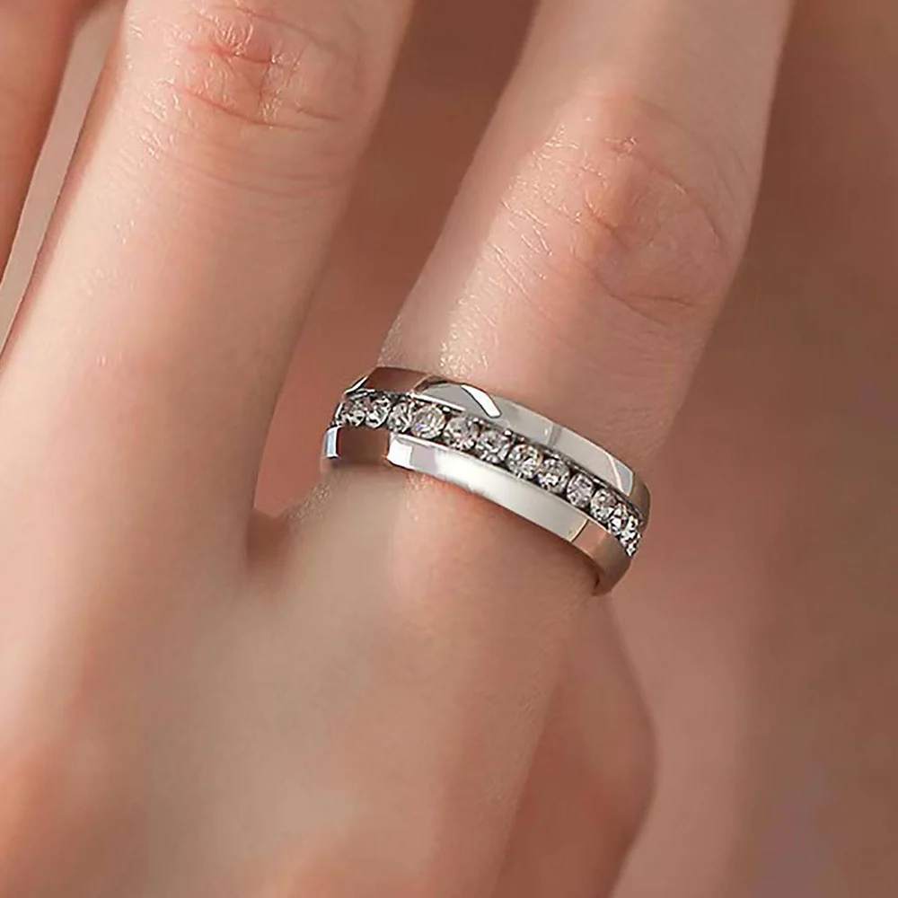 1 Stück stilvoller Ring – gefüttert mit glänzendem synthetischem Zirkon, Unisex-Design