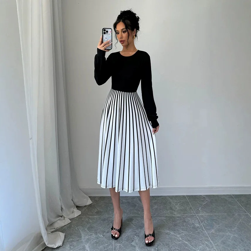 Wind Vertical Strip Circular Neck Patchwork Clothes With A Chained Waist And A Flowing Skirt Suitable For Work Or Vacation