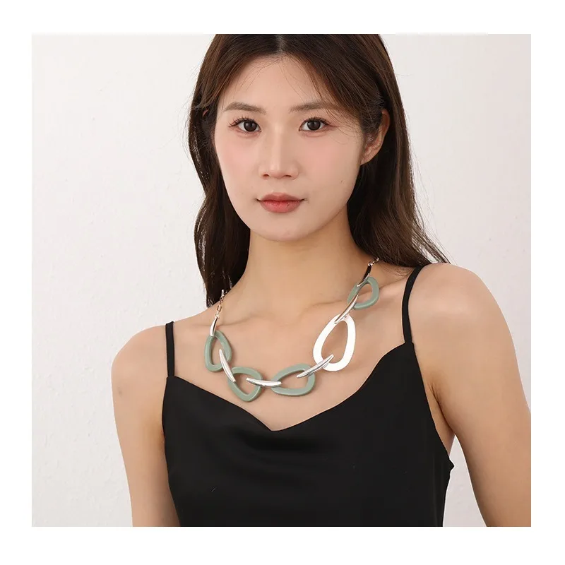 

Exclusive for Hot-selling New Women's Necklace Fashion Geometric Metal Hand Brushed Collarbone Chain