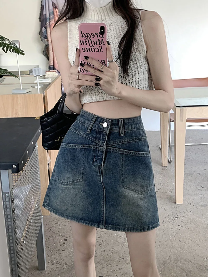 تنورة نصف الجسم من قماش الدنيم على شكل حرف A من Hot Girl. تنورة مرقعة من قماش الدنيم بتصميم جيب مقسم عالي الخصر لأزياء الصيف النسائية