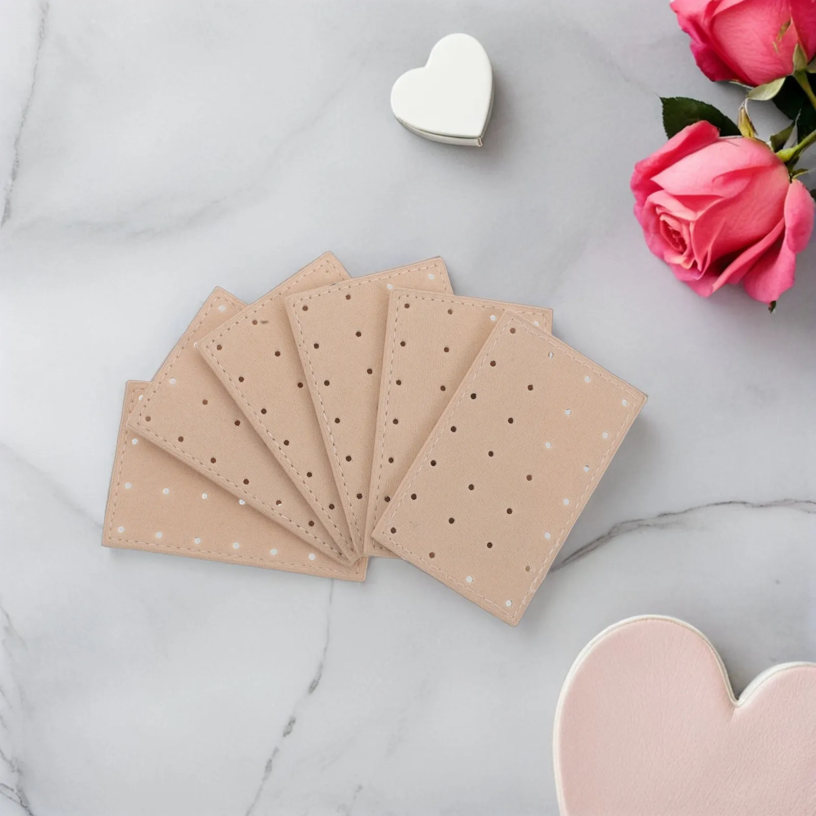 

Набор из 6 органайзеров для серег-гвоздиков: портативная подставка для украшений, доска для хранения серег, защита от потускнения, незаменимая вещь для путешествий и дома