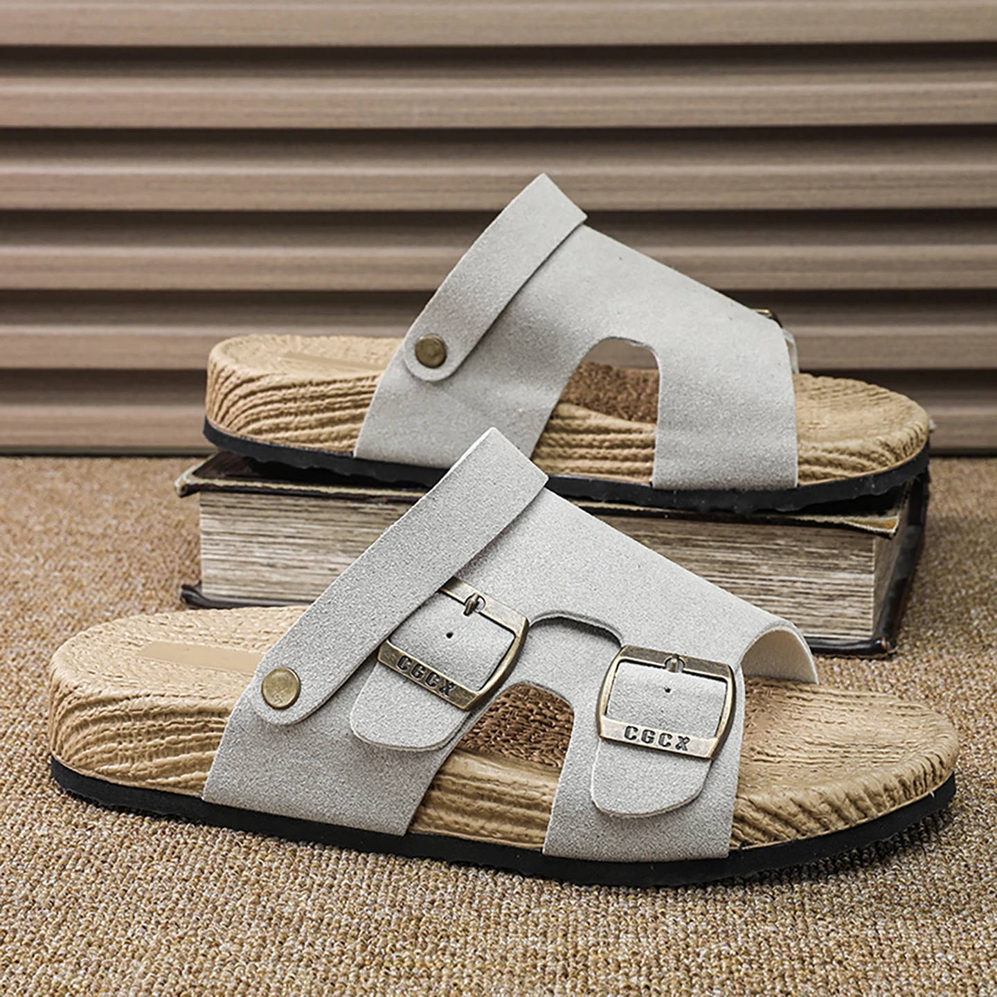 Sandales en liège pour homme Été 2026, mules sabots en faux daim floqué marron, claquettes en liège à boucle classique