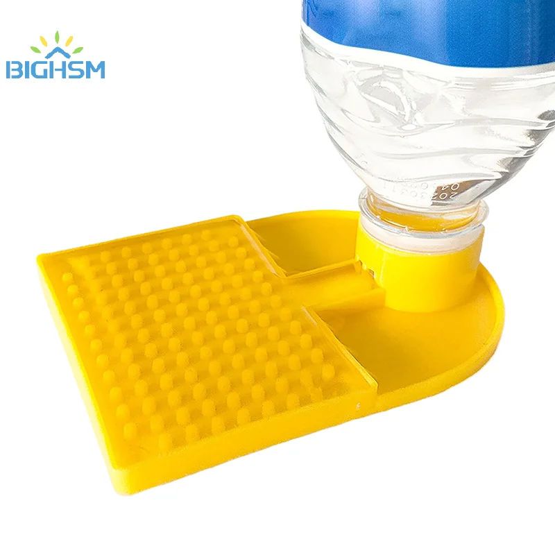 Alimentador de agua piezas abejas, nuevo diseño, entrada en colmena, adaptador interno de botella Mineral, suministros de apicultura antiahogo, 1 unidad