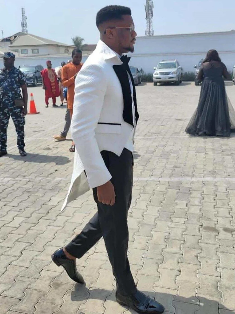 Plus Size Wedding Tuxedos Jacquard 3 Pcs Jacket Vest Pant Men Suit Elegant Single Breasted Groom Evening Blazers Customized