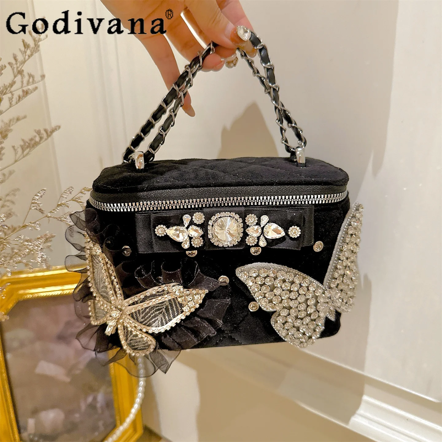 

Оригинальная легкая роскошная стильная высококачественная милая сумка через плечо для девочек, новинка 2023 года, маленькая квадратная сумка через плечо с утягивающими бриллиантами