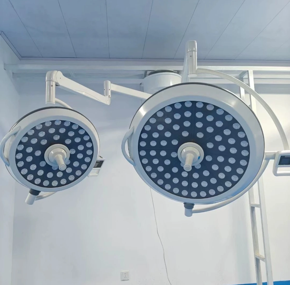 

Double Dome LED Surgical Light Dual Head Operating Lamp 160,000 Lux Illumination CE Certified For Major Surgery