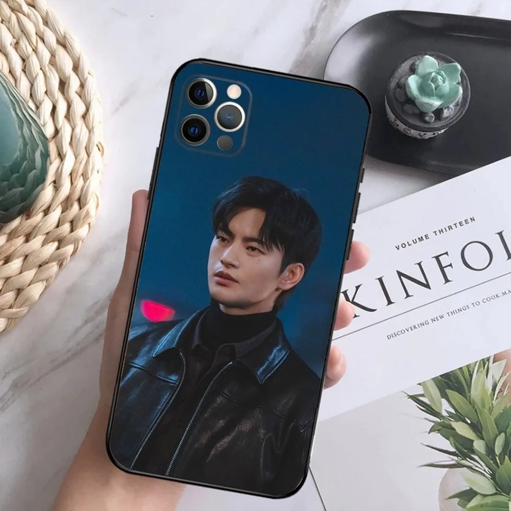 Korea Actor Seo In Guk Phone Case For iPhone15,14,13,12 Mini 11 Pro XR,X,XS,MAX 6S,7,8 Plus Silicone Cover Soft Black