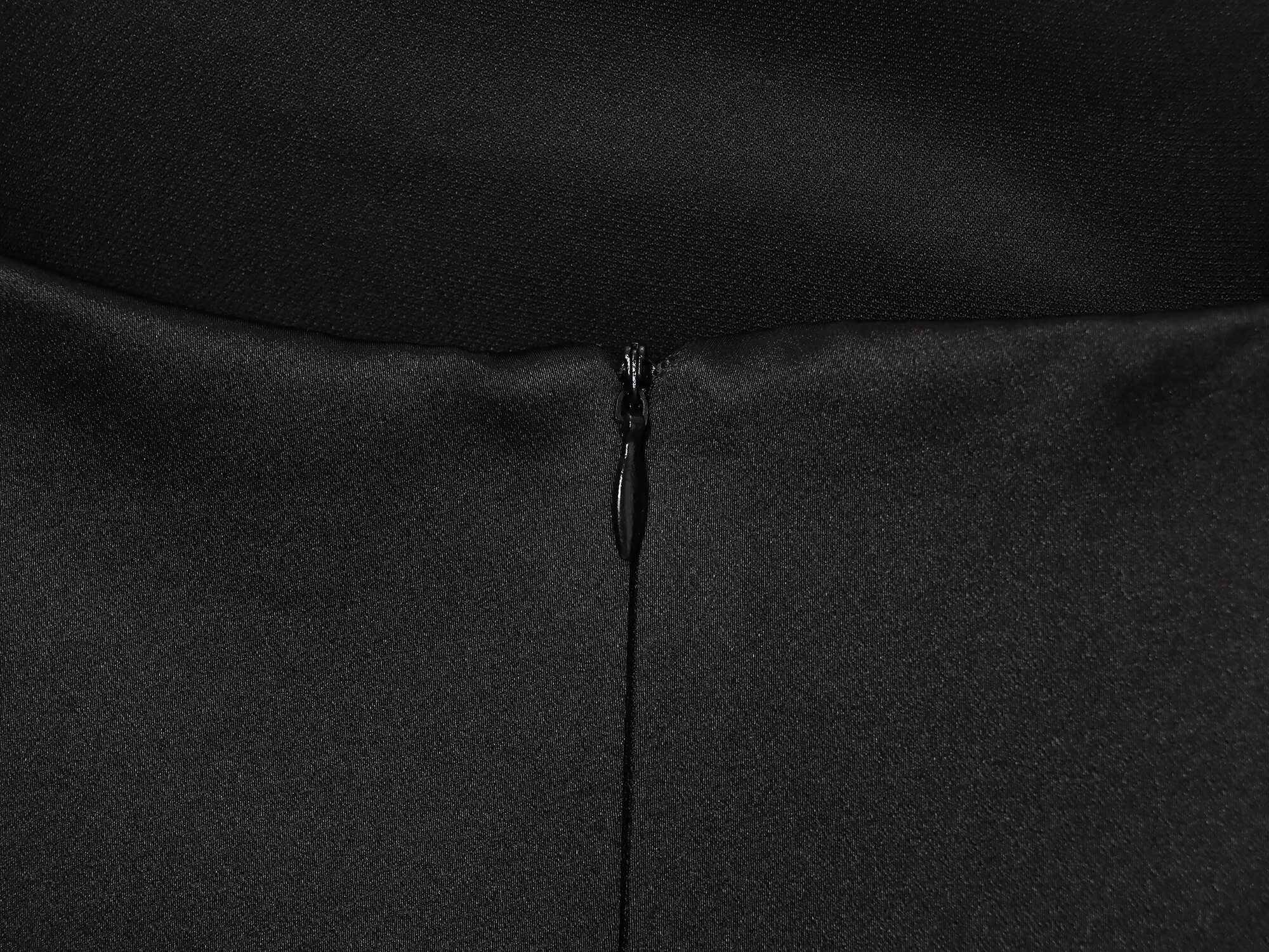 유럽 및 미국 2025 가을 신상 여성 의류 기품 있는 민소매 슬림핏 레이스 새틴 질감의 짧은 드레스