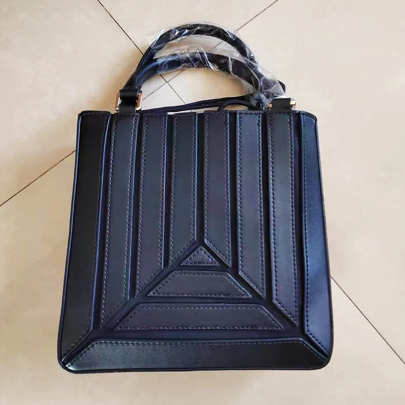 Designer Luxury Bag For Women 2023 New Lnstriped Wrinkle Decoration Advanced Color Contrast Fashion Shoulder Messenger Handbags