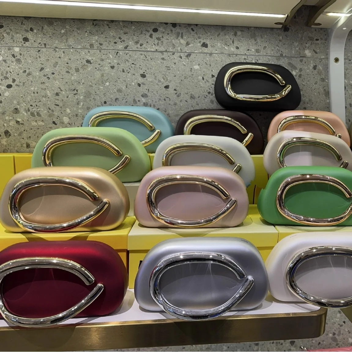 

Classic round Box Clutch Bag Acrylic Dinner Bag Vintage Metal Handle oulder Crossbody Bag Briti Sle Hard ell Magnetic...