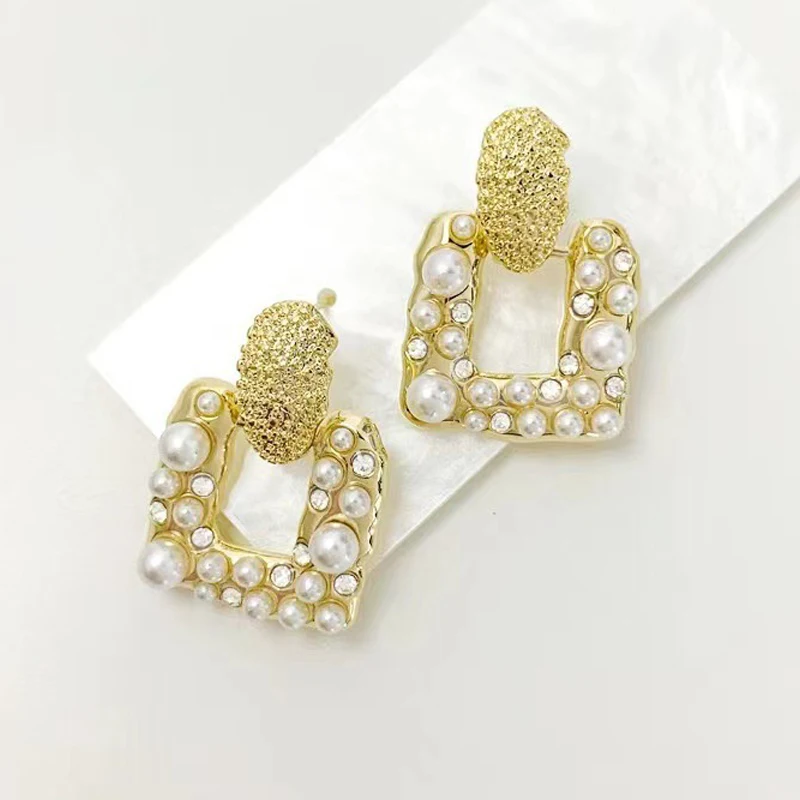 Vintage Golden Metal Hollow Square Drop Earrings for Women Crystal Imiation Pearl Dangle Earrings Trendy Party Jewelry Gift