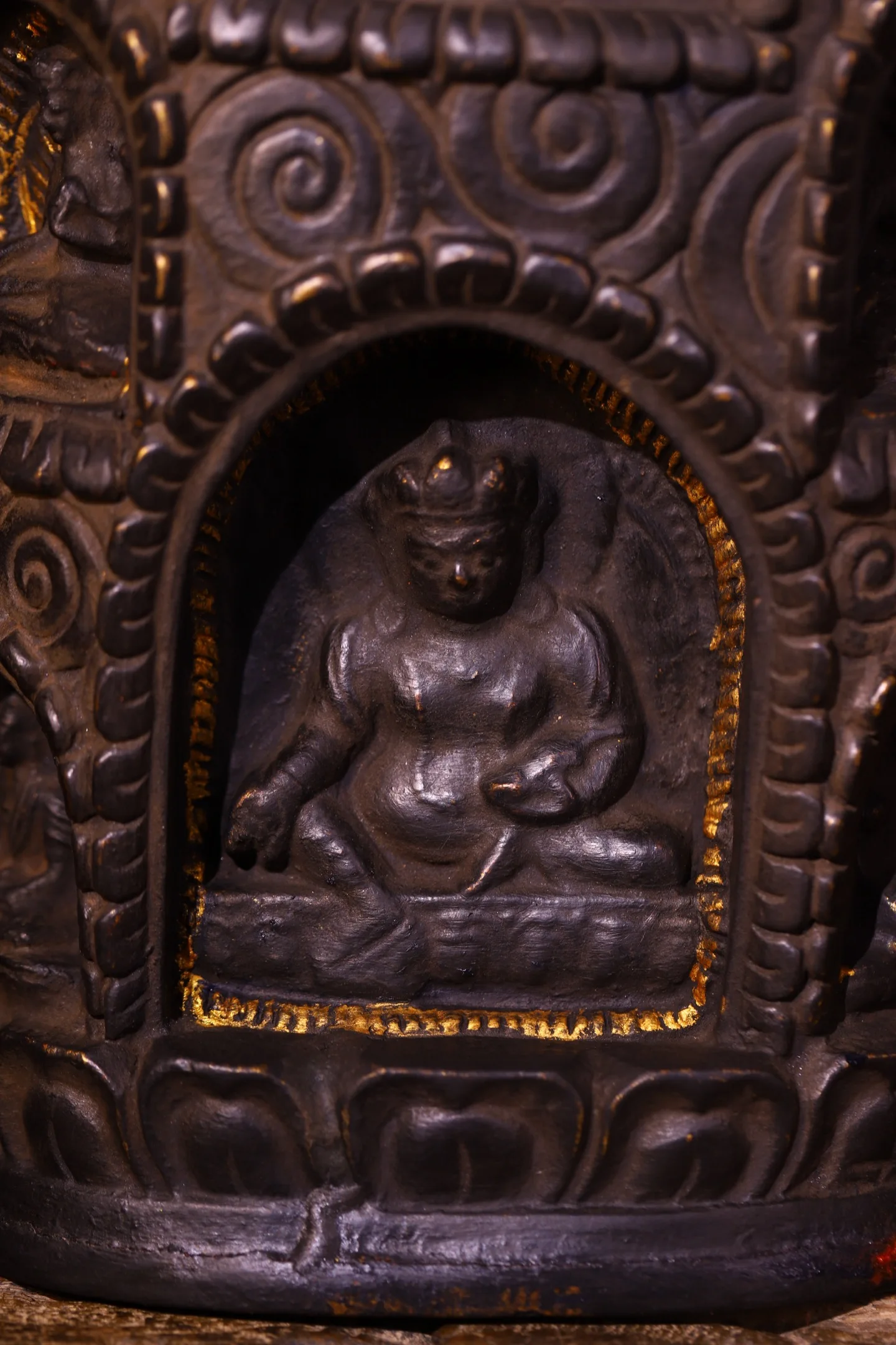 Old Bodhi Root Wood Carving Gilded Painted Buddhist Niche Yellow God of Wealth Buddha 7 Cave Buddha Worship Hall Town house