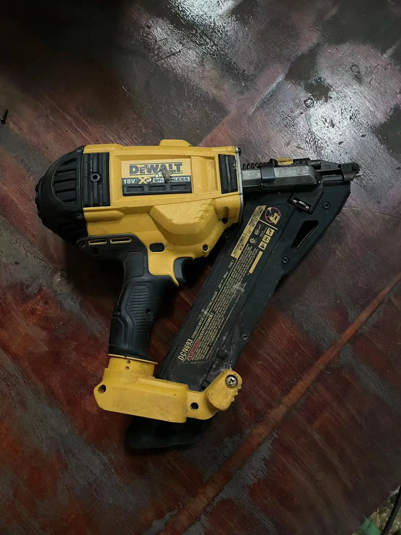 DEWALT DCN693 18V brushless 2-peed METAL CONNECTING NAILER,TOOL ONLY,SECOND HAND