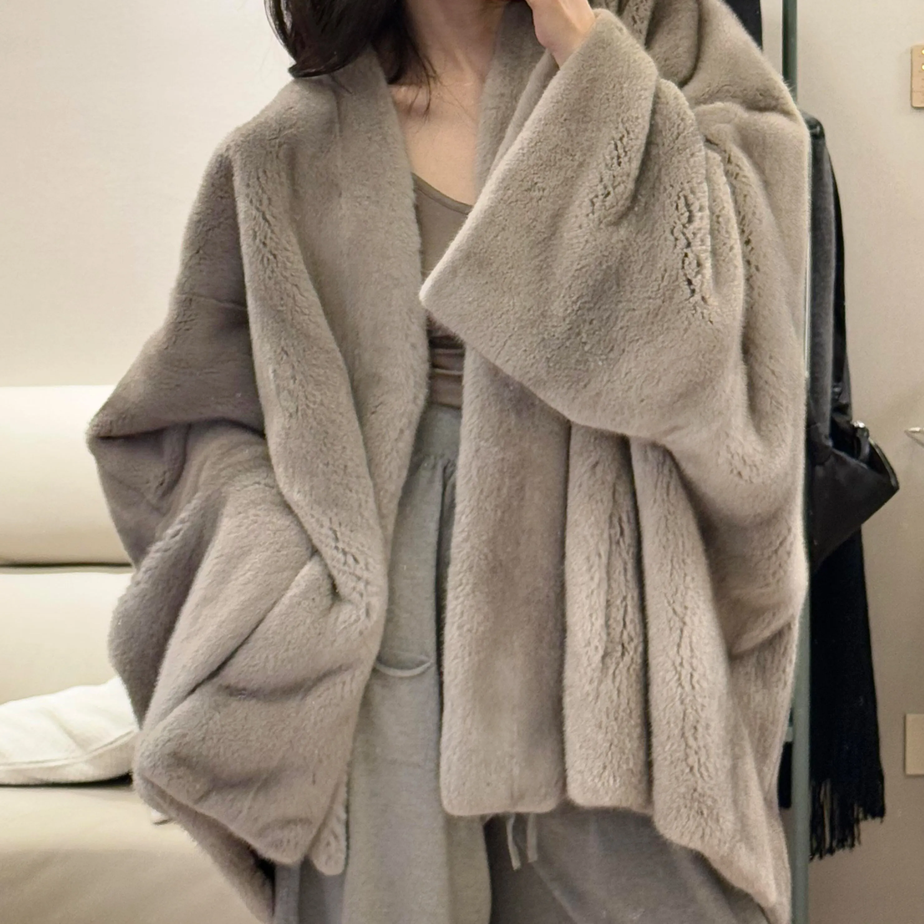 Lautaro Winter Luxury Elegant Thick Warm Soft Brown Bat Sleeved Faux Mink Fur Coat Women with V Neck Stylish Chic Fluffy Jacket