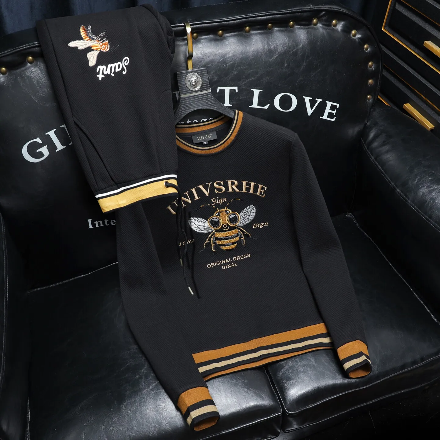 European Luxury Tracksuit Men Autumn Bee Embroidery 2 Pcs Suit Retro Print Designer Black White Sportwear Ropa Deportiva Hombre