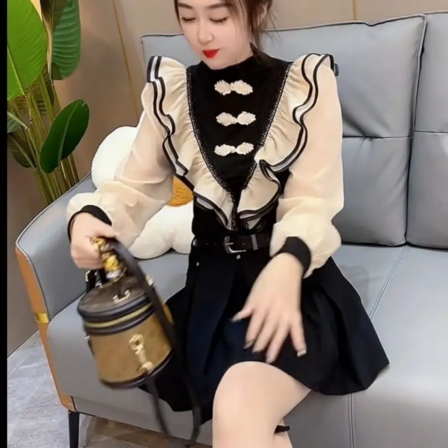 

Autumn and Winter Heavy Industry Lotus Leaf Splicing Edge Contrasting Color Shirt for Women Slim Fit and Versatile Base Top