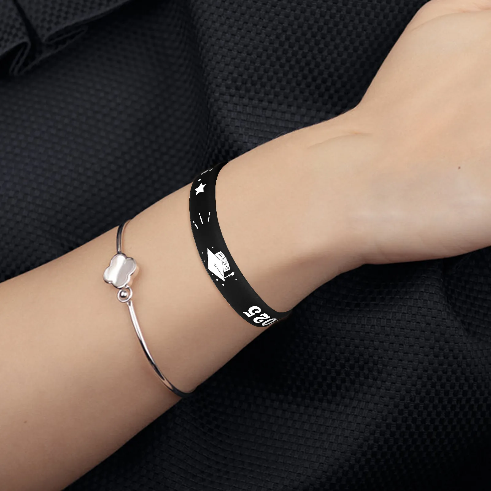 

24 шт. силиконовые браслеты «Класс 2025» для выпускного вечера, сувениры для выпускников, браслеты-памятки, принадлежности для школьных праздников