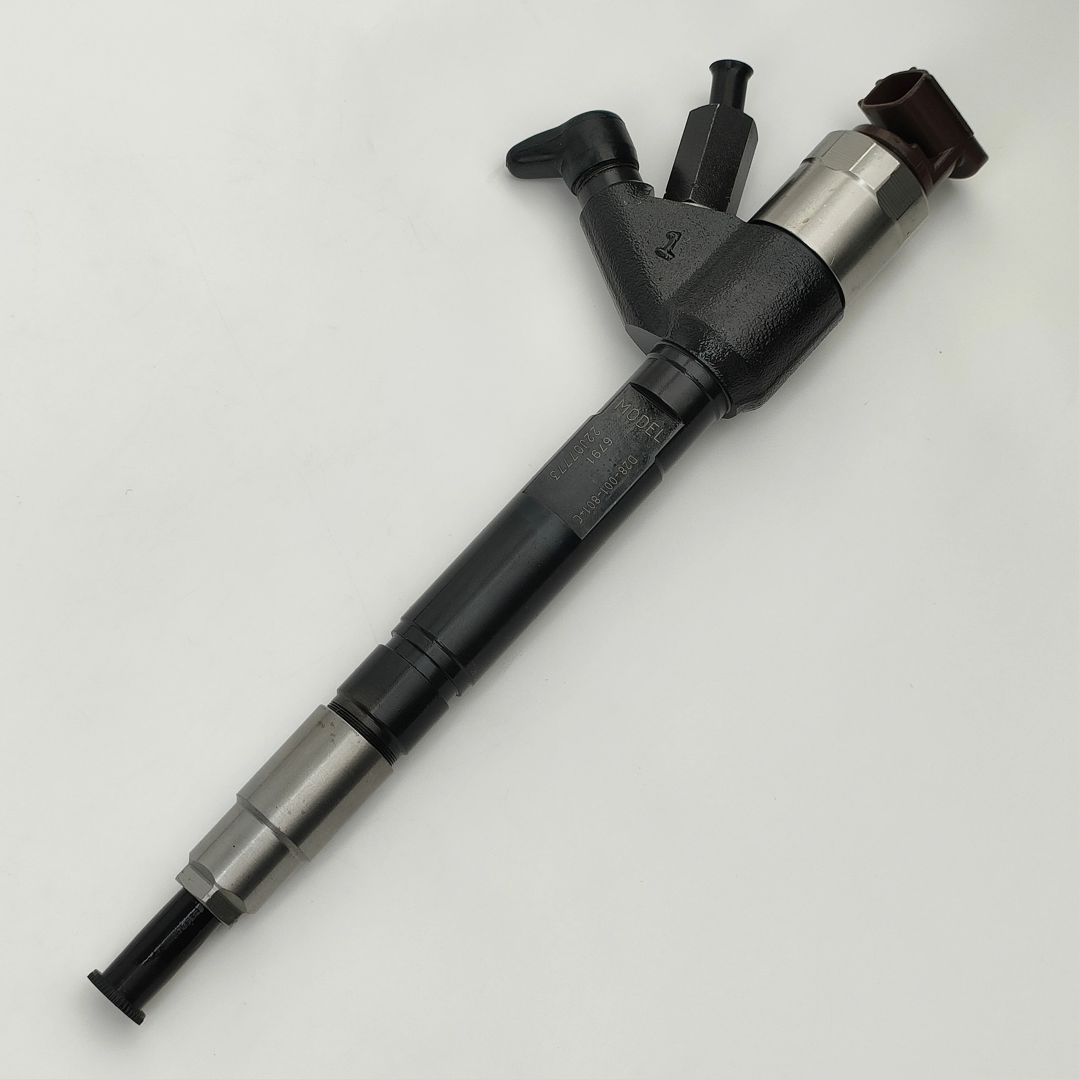 コモンレール燃料インジェクター 095000 -5950 D28-001-801 ディーゼルエンジン用