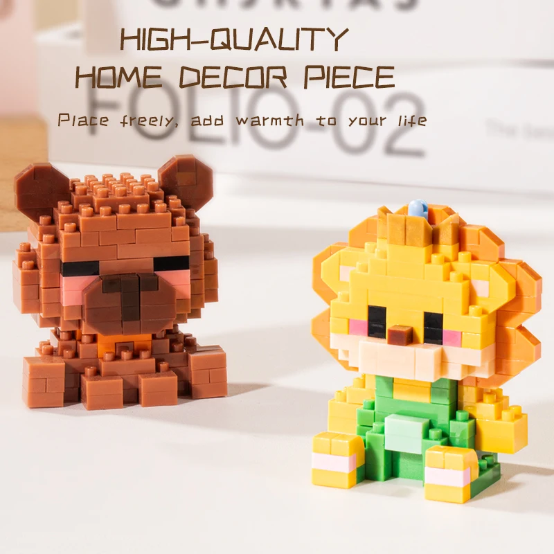 積み木のおもちゃと小さな動物。 小さなライオン、牛、クマ、ヘラジカ、カバ、赤ちゃん象。 積み木の装飾品、ギフト