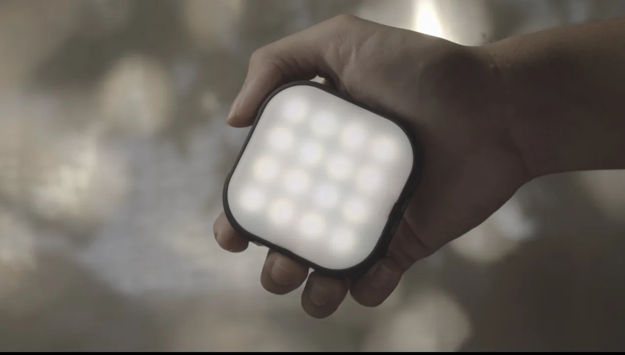 IFootage C4 กระเป๋า RGBW เติมแสง APP แบบพกพามือถือขนาดเล็ก LED สีสร้างสรรค์บรรยากาศแสงมือถือกล้อง DSLR