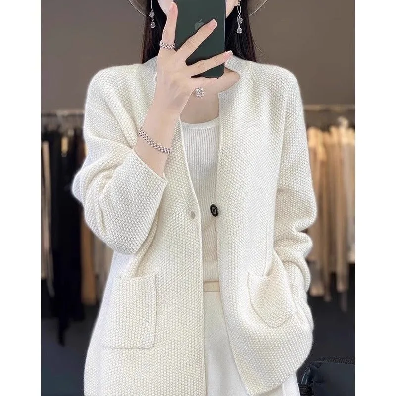 

Autumn Winter New V-neck Long-sleeved Cardigan Niche Chic One-button Sweater Top