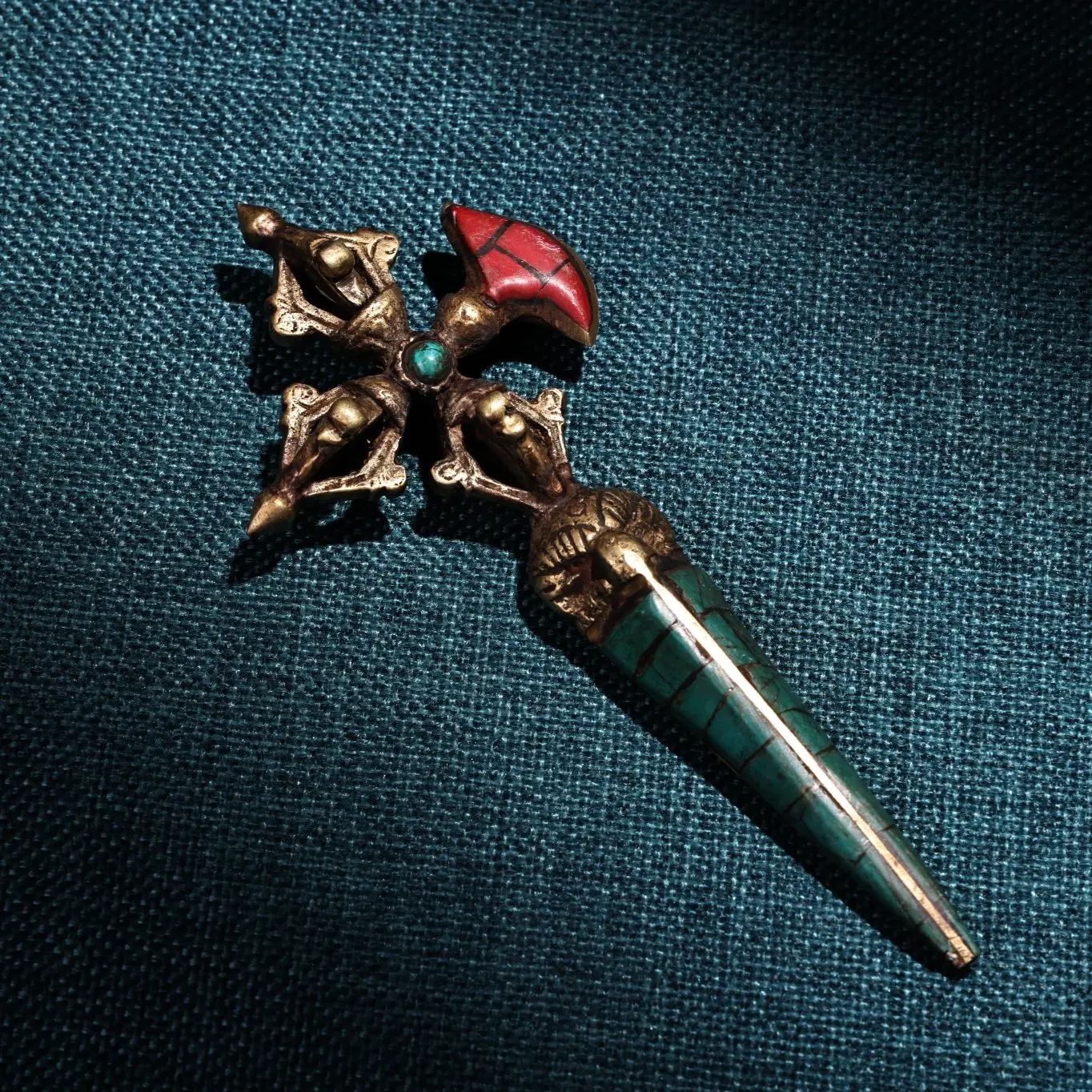 

China pure copper Tibetan craft inlaid gem cross Dorje King Kong axe magic pestle ornaments town house.