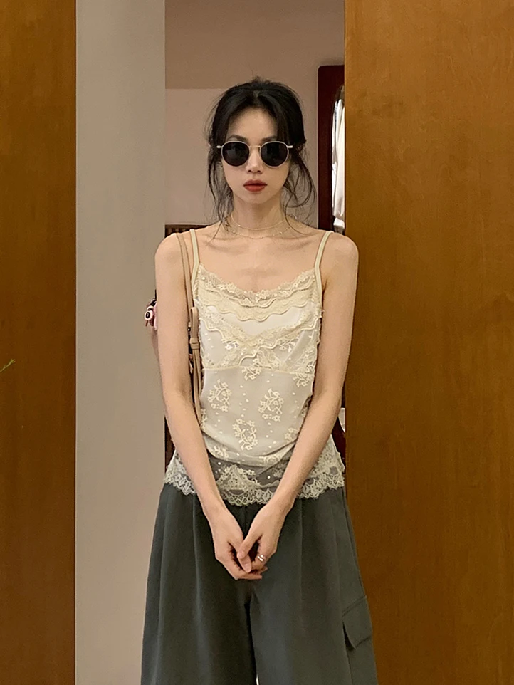 

Женский кружевной топ BRIVIN на бретельках с подкладкой для груди, новинка весенней коллекции, модная укороченная блузка с круглым вырезом, цвет абрикос, с контрастными вставками