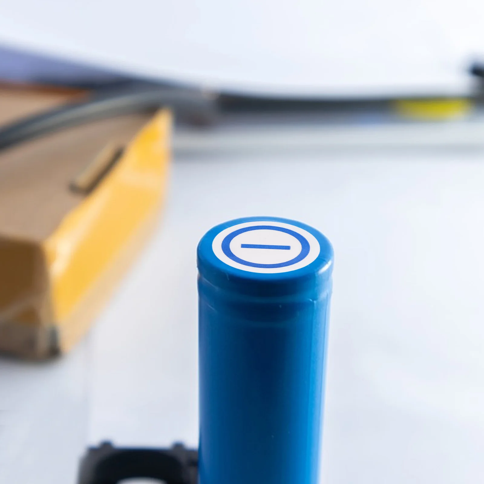 

20mm Round Polarity Stickers Electric Equipment Safety Compliance Strong Adhesive Clear Identification Material Warning