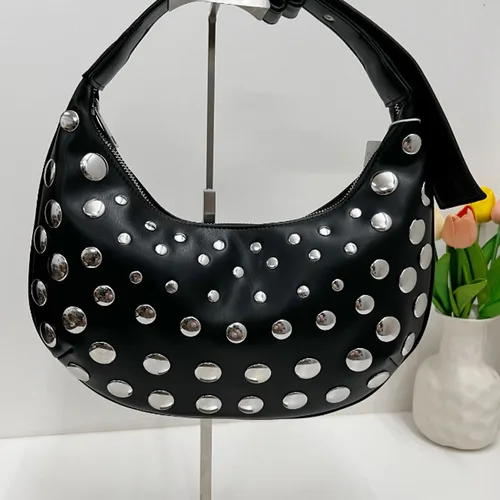 Imagen 2 del producto Bolso de hombro con diseño de tachuelas de lujo, nuevo bolso de cuero PU para mujer, bolso versátil de alta calidad para las axilas