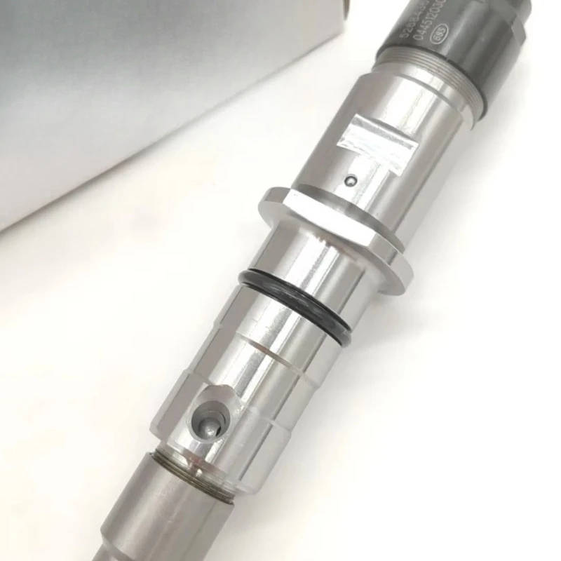 The fuel injectors of the ISL 8.9 engine 0445120257