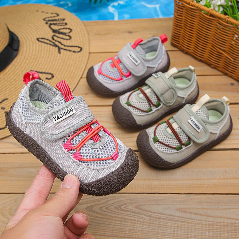 Toddler Boys Girls Hollowed-out Mesh Sneakers 2026 New Summer Kids Barefoot Sports Sneakers Soft Sole Chic Versatile Daily Wear