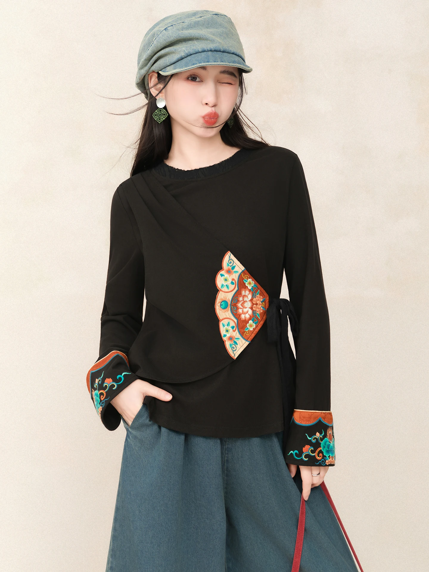 

Свободная футболка с длинным рукавом, вышитая, оригинальный дизайн, новинка весны, в национальном стиле, повседневная одежда, из смесового хлопка, женский топ