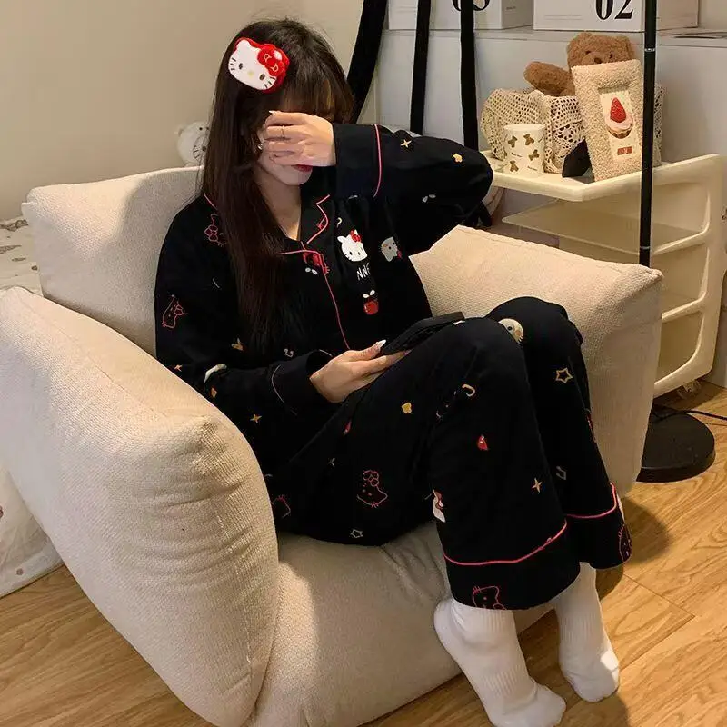 Piyama Wanita Anime Hello Kitty yang Populer, Gaya Imut dan Manis, Pakaian Rumah Hangat yang Cocok untuk Remaja Dipakai di Rumah.