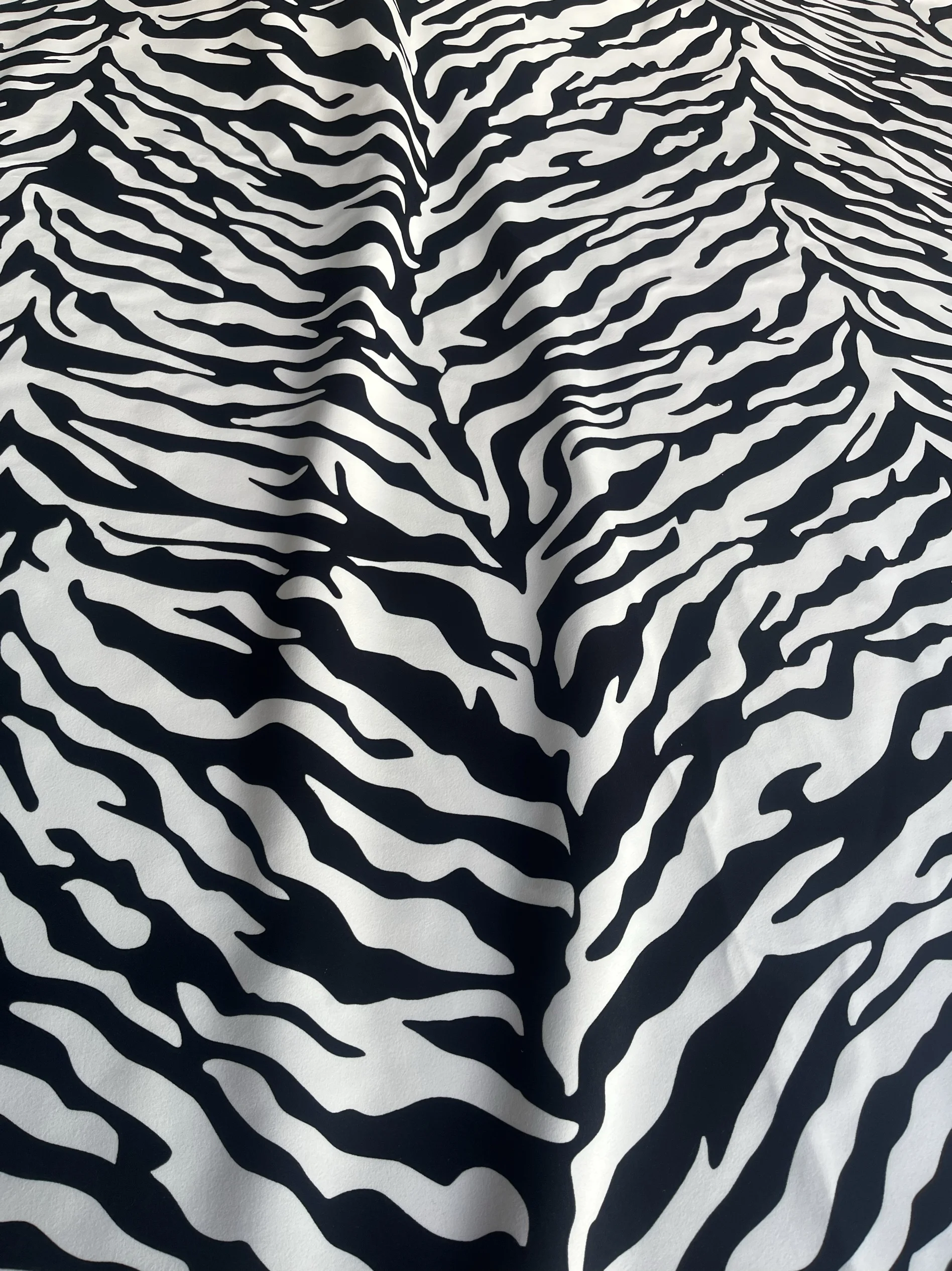 

Плотная бархатная ткань с черно-белым зебровым узором, современный простой дизайн, для дивана, скатертей, подушек, фоновый материал ручной работы, полиэстер